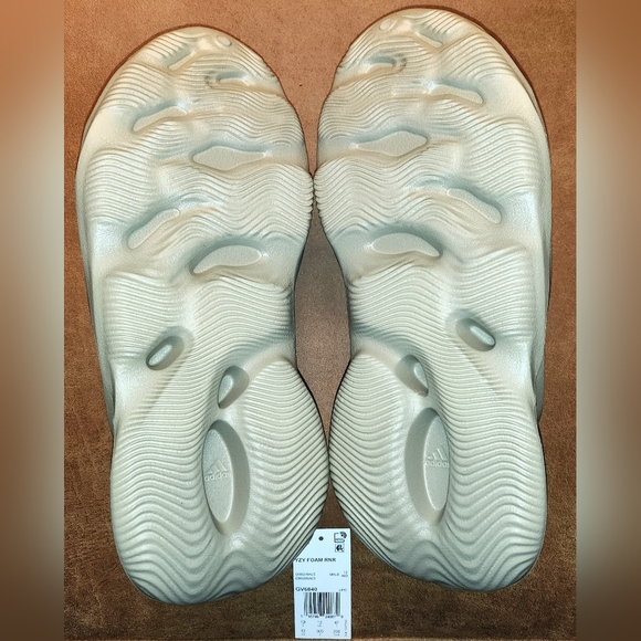 BNWT | adidas Yeezy Foam RNR | Men's 12 - Picture 7 of 8